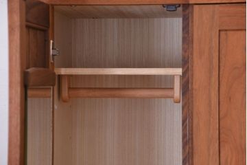 中古　シャルドネ　ナチュラルでシンプルな脚付きワードローブ(定価約55万円)