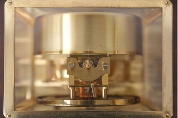 アンティーク雑貨　ジャガールクルト・ATMOS(アトモス)置時計(中古品)