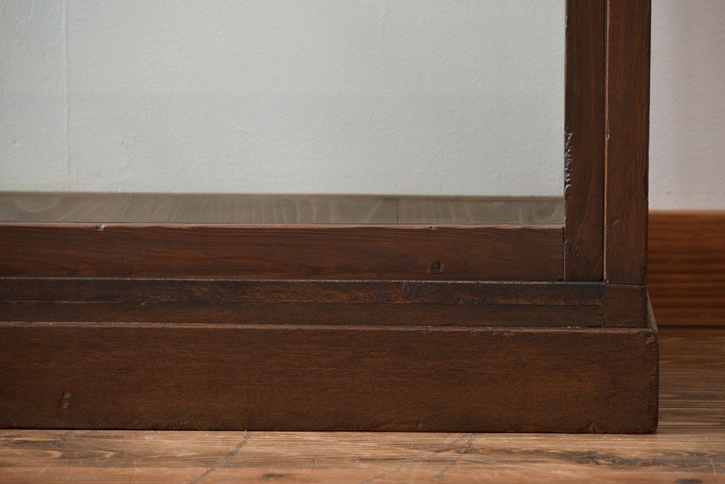 アンティーク家具　アンティーク　ナチュラルな古い木製ガラスケース