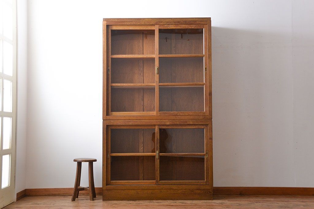 アンティーク家具　アンティーク　古い木製の引き戸収納棚