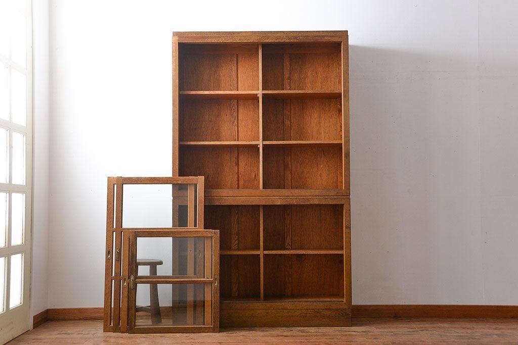 アンティーク家具　アンティーク　古い木製の引き戸収納棚