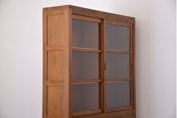 アンティーク家具　アンティーク　古い木製の引き戸収納棚