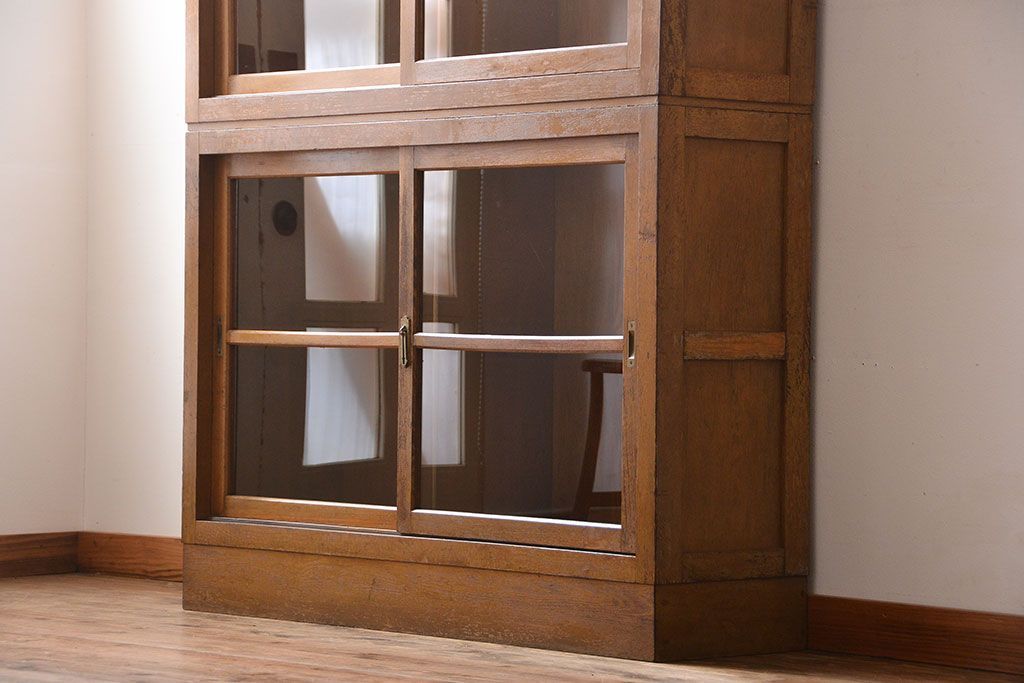 アンティーク家具　アンティーク　古い木製の引き戸収納棚