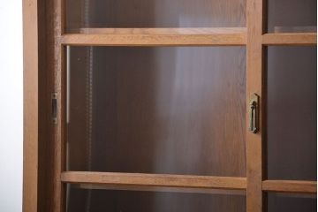 アンティーク家具　アンティーク　古い木製の引き戸収納棚