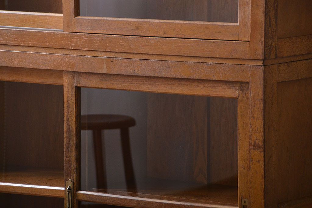 アンティーク家具　アンティーク　古い木製の引き戸収納棚