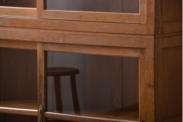 アンティーク家具　アンティーク　古い木製の引き戸収納棚