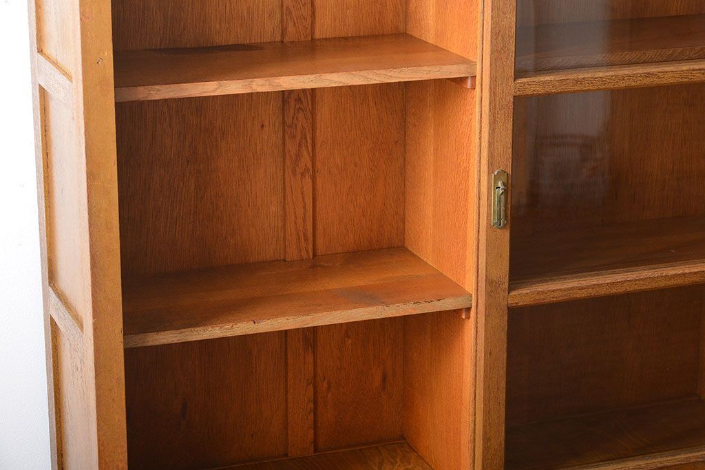 アンティーク家具　アンティーク　古い木製の引き戸収納棚