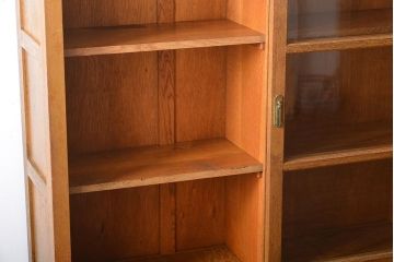 アンティーク家具　アンティーク　古い木製の引き戸収納棚