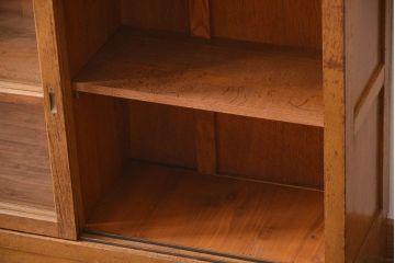 アンティーク家具　アンティーク　古い木製の引き戸収納棚