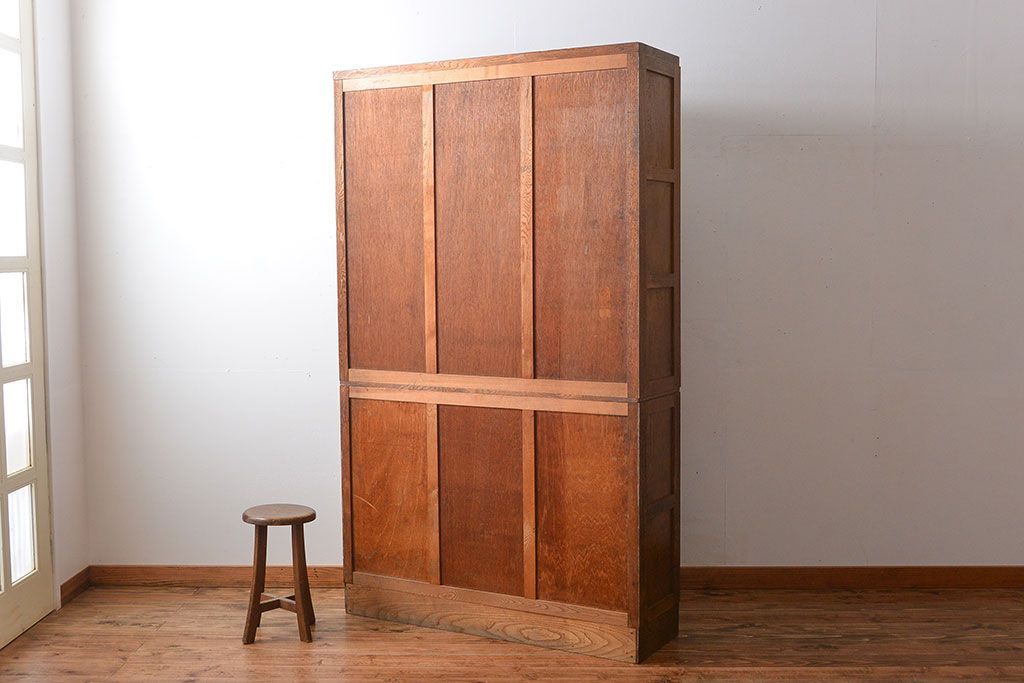 アンティーク家具　アンティーク　古い木製の引き戸収納棚