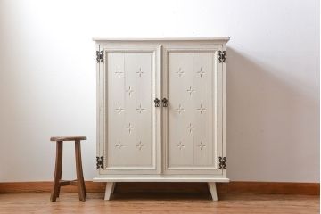 アンティーク家具　アンティーク　おしゃれなペイントキャビネット