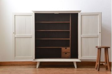 アンティーク家具　アンティーク　おしゃれなペイントキャビネット