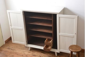 アンティーク家具　アンティーク　おしゃれなペイントキャビネット