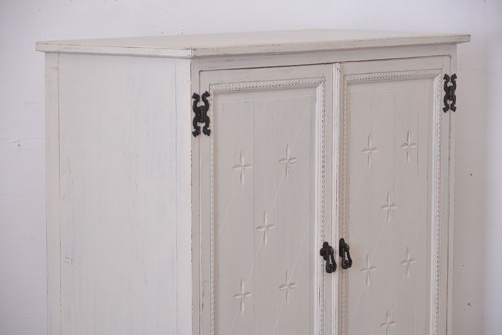 アンティーク家具　アンティーク　おしゃれなペイントキャビネット