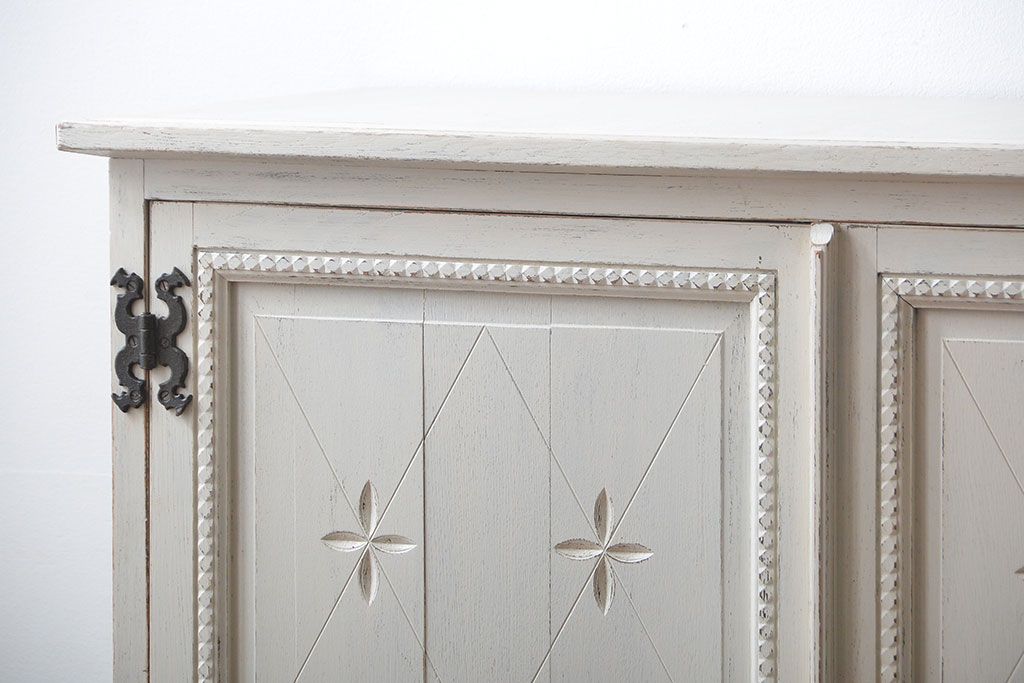 アンティーク家具　アンティーク　おしゃれなペイントキャビネット