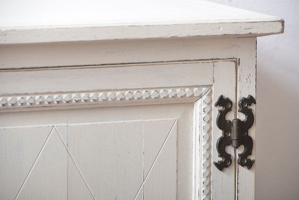 アンティーク家具　アンティーク　おしゃれなペイントキャビネット