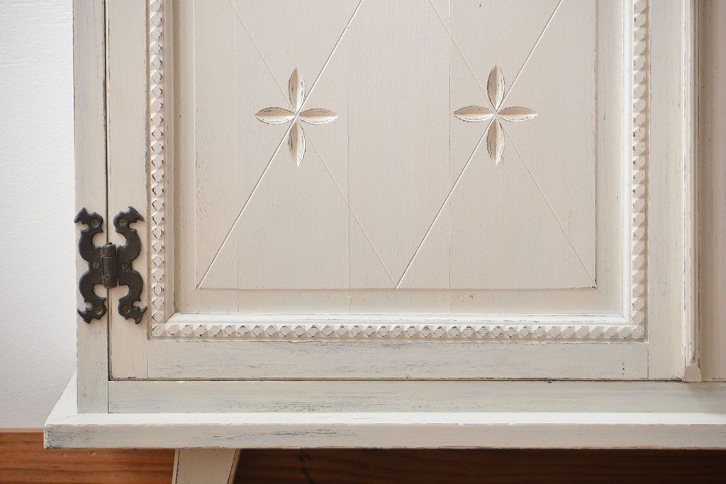 アンティーク家具　アンティーク　おしゃれなペイントキャビネット