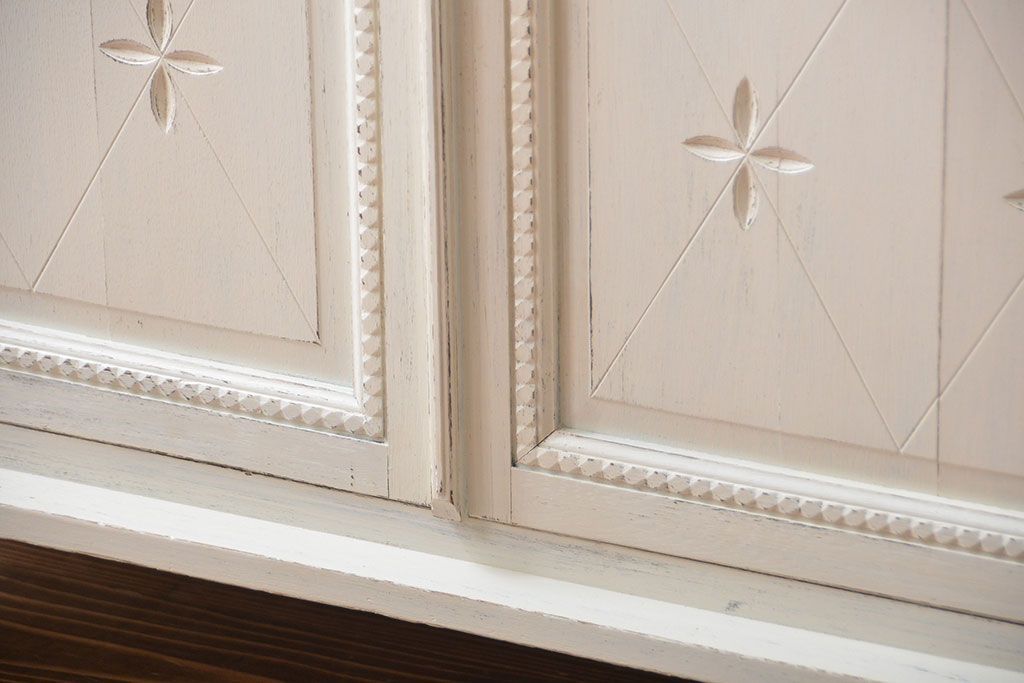 アンティーク家具　アンティーク　おしゃれなペイントキャビネット