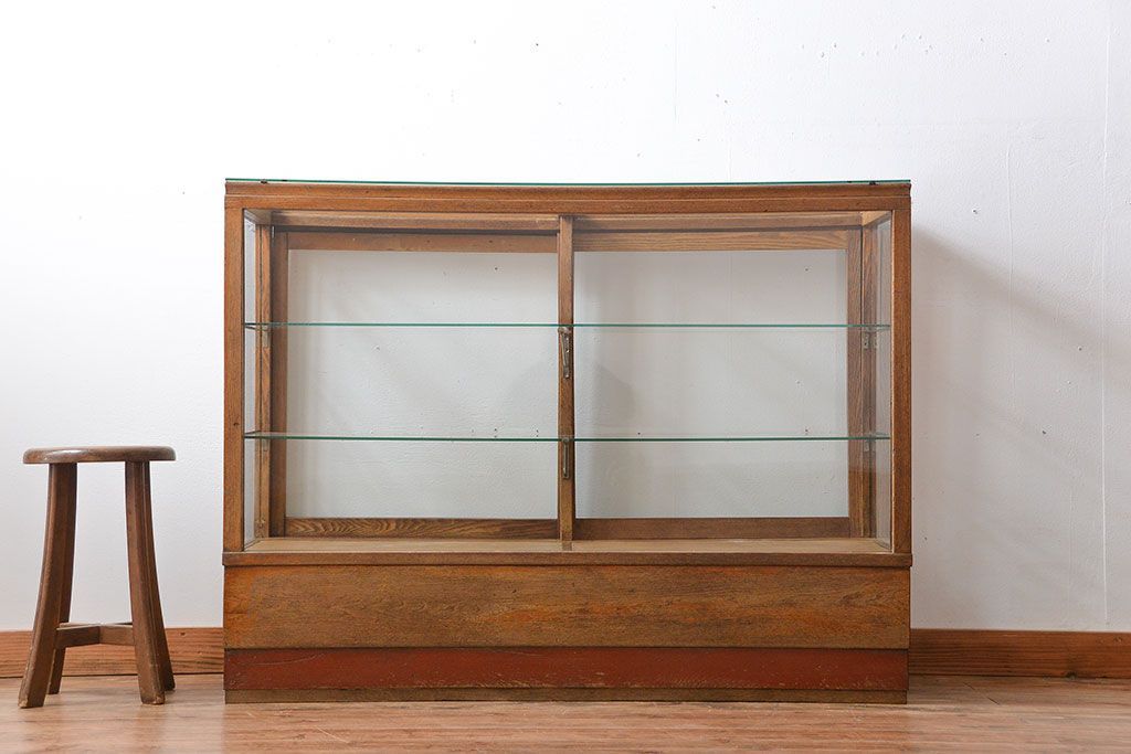 レトロ家具　アンティーク　引き出し付きレトロな木製ガラスケース