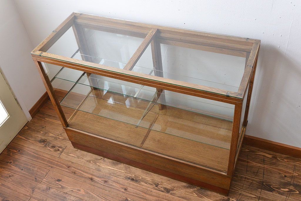 レトロ家具　アンティーク　引き出し付きレトロな木製ガラスケース