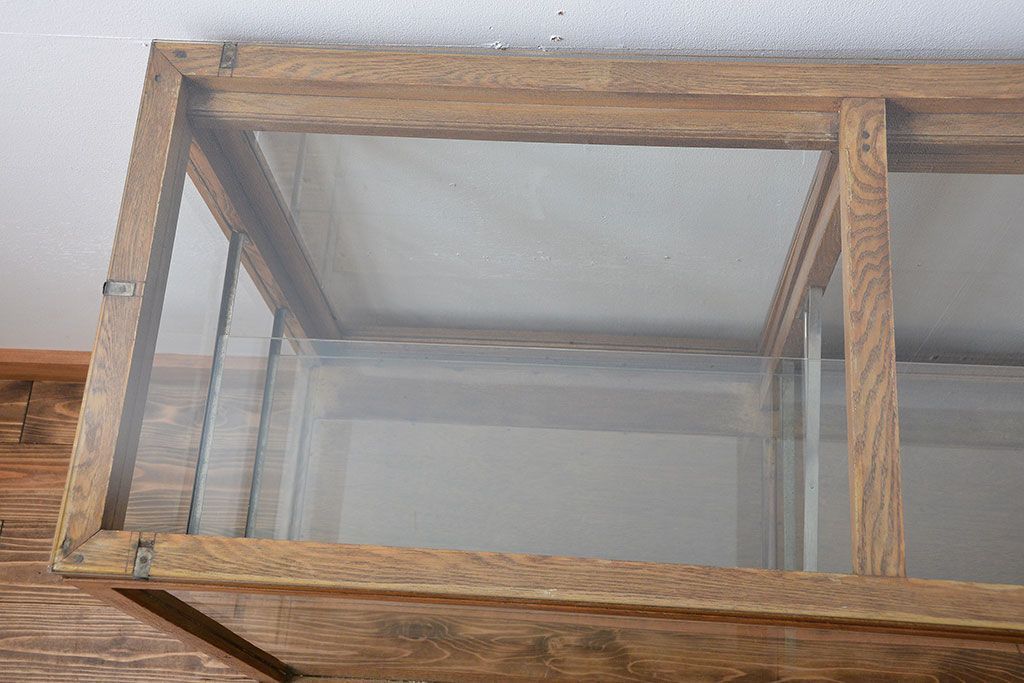 レトロ家具　アンティーク　引き出し付きレトロな木製ガラスケース