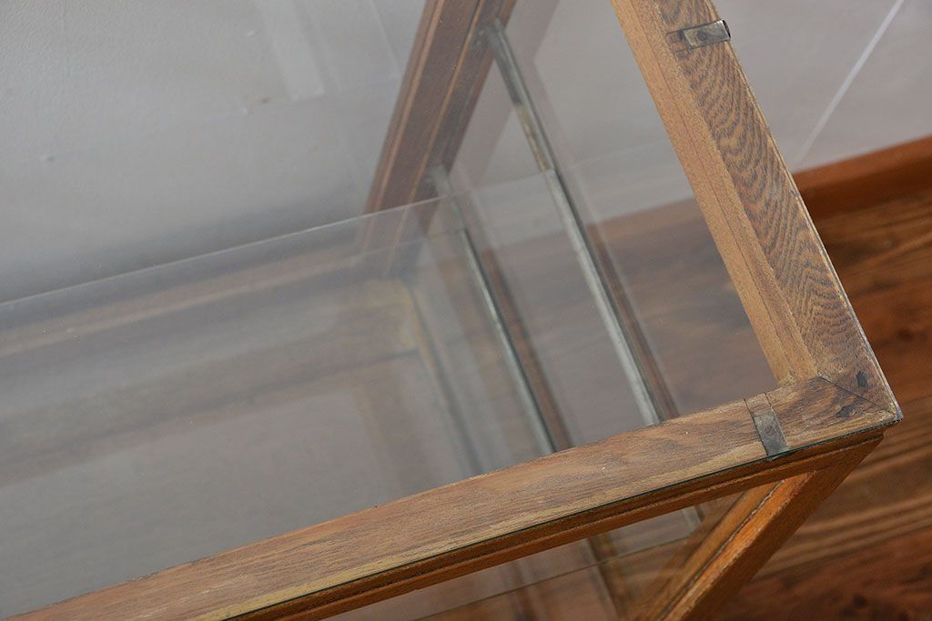 レトロ家具　アンティーク　引き出し付きレトロな木製ガラスケース