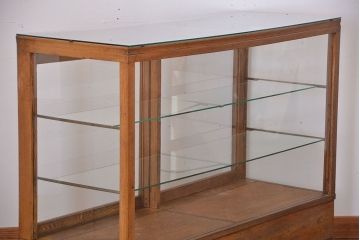 レトロ家具　アンティーク　引き出し付きレトロな木製ガラスケース