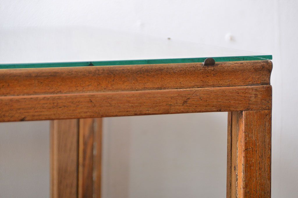 レトロ家具　アンティーク　引き出し付きレトロな木製ガラスケース