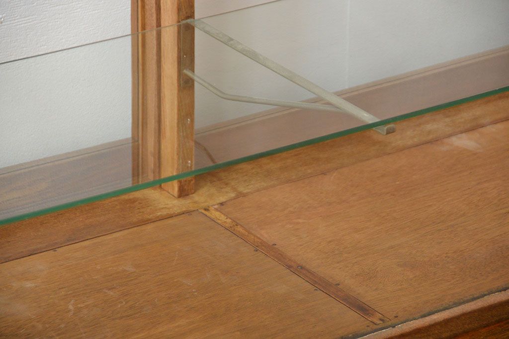 レトロ家具　アンティーク　引き出し付きレトロな木製ガラスケース