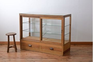 レトロ家具　アンティーク　引き出し付きレトロな木製ガラスケース