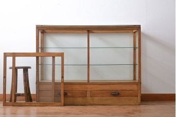 レトロ家具　アンティーク　引き出し付きレトロな木製ガラスケース