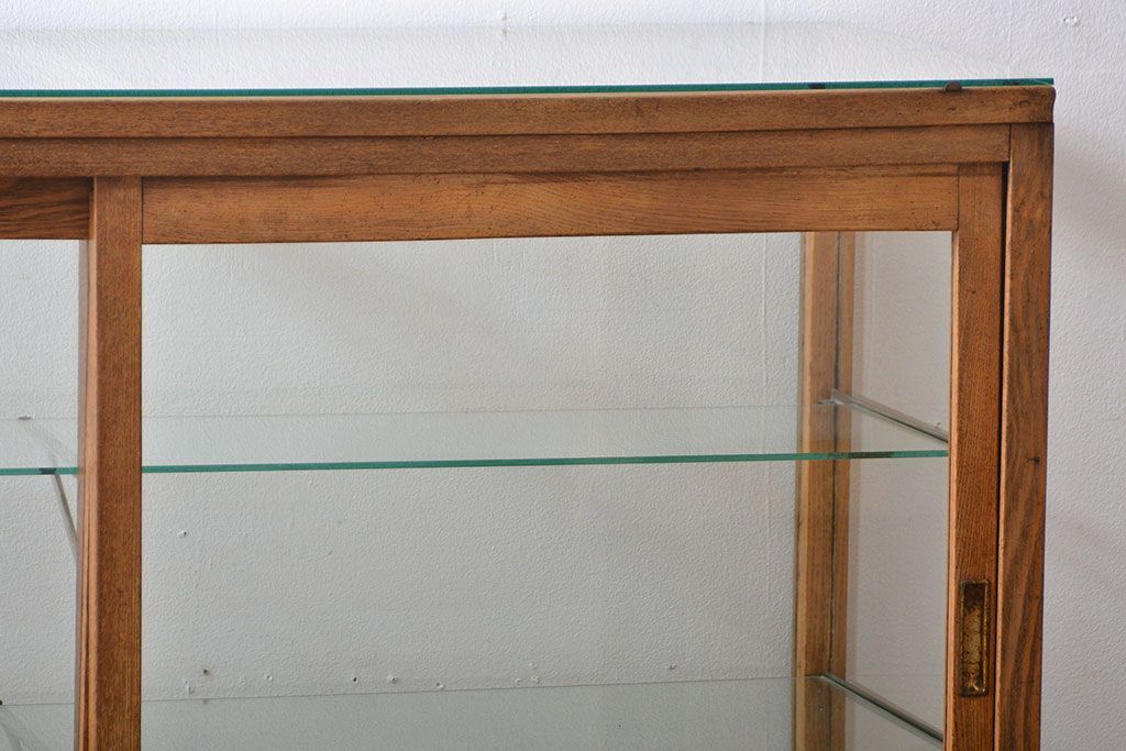 レトロ家具　アンティーク　引き出し付きレトロな木製ガラスケース