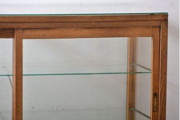 レトロ家具　アンティーク　引き出し付きレトロな木製ガラスケース