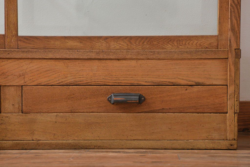 レトロ家具　アンティーク　引き出し付きレトロな木製ガラスケース