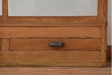 レトロ家具　アンティーク　引き出し付きレトロな木製ガラスケース