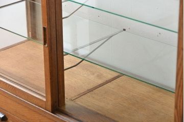 レトロ家具　アンティーク　引き出し付きレトロな木製ガラスケース