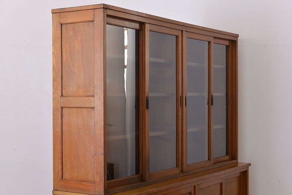 レトロ家具　昭和レトロ　大きな4枚引き戸の古い木製収納棚