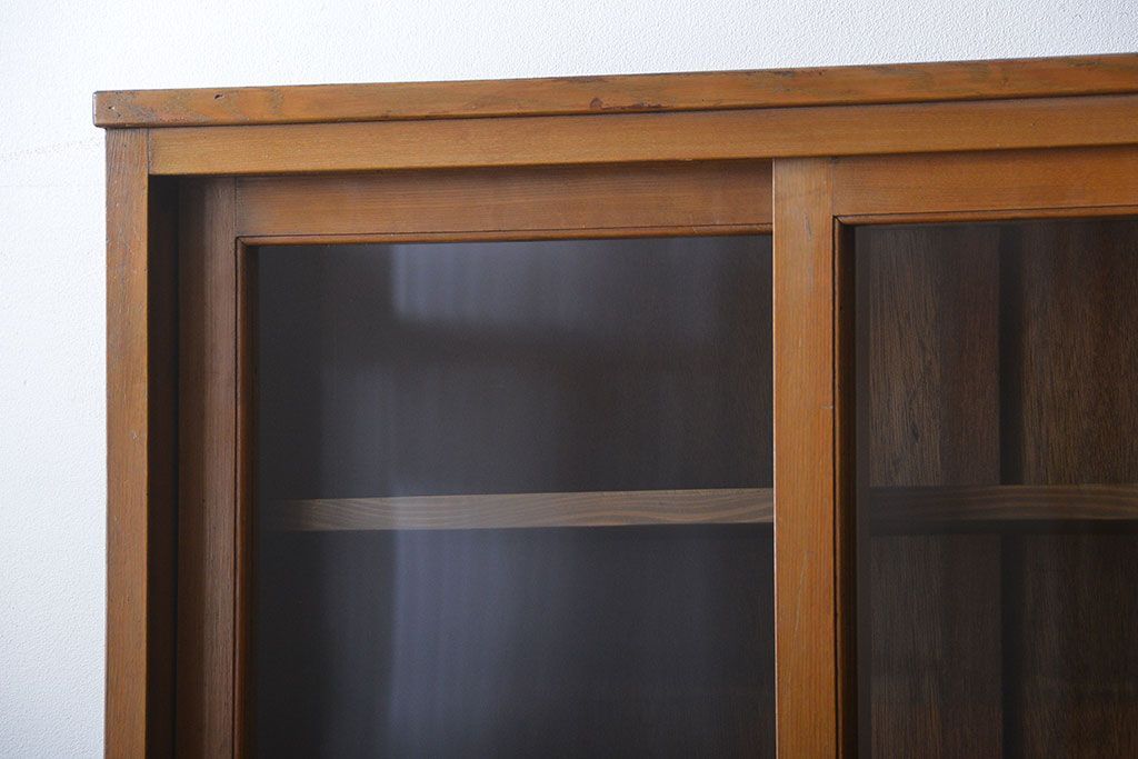 レトロ家具　昭和レトロ　大きな4枚引き戸の古い木製収納棚