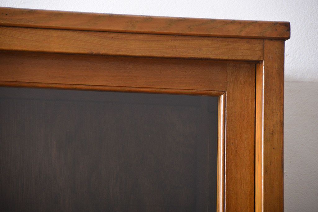 レトロ家具　昭和レトロ　大きな4枚引き戸の古い木製収納棚