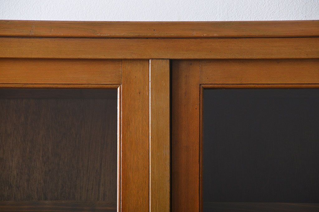 レトロ家具　昭和レトロ　大きな4枚引き戸の古い木製収納棚