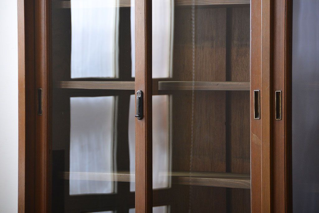 レトロ家具　昭和レトロ　大きな4枚引き戸の古い木製収納棚