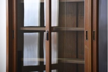 レトロ家具　昭和レトロ　大きな4枚引き戸の古い木製収納棚