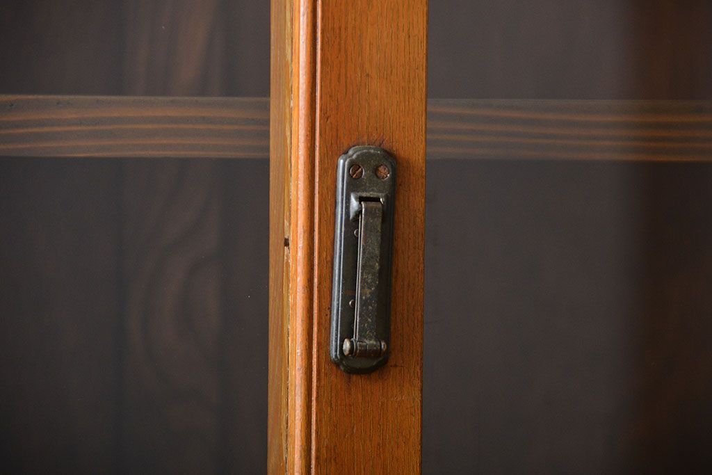 レトロ家具　昭和レトロ　大きな4枚引き戸の古い木製収納棚