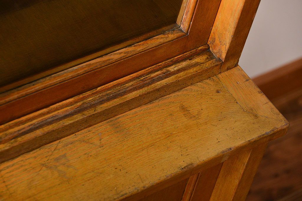 レトロ家具　昭和レトロ　大きな4枚引き戸の古い木製収納棚