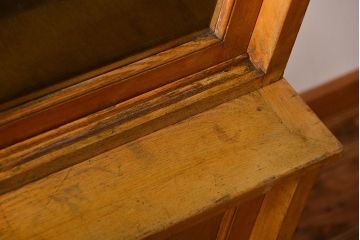 レトロ家具　昭和レトロ　大きな4枚引き戸の古い木製収納棚