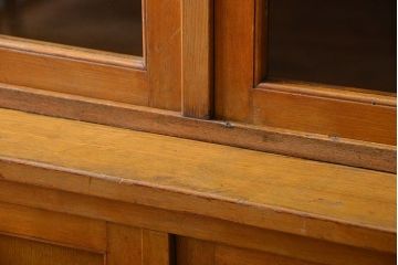 レトロ家具　昭和レトロ　大きな4枚引き戸の古い木製収納棚