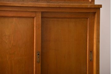 レトロ家具　昭和レトロ　大きな4枚引き戸の古い木製収納棚