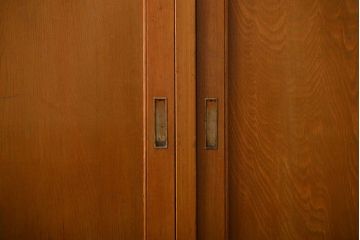 レトロ家具　昭和レトロ　大きな4枚引き戸の古い木製収納棚