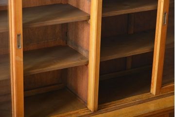 レトロ家具　昭和レトロ　大きな4枚引き戸の古い木製収納棚