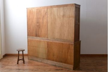 レトロ家具　昭和レトロ　大きな4枚引き戸の古い木製収納棚